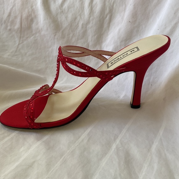 BEAUTIFUL RED SATIN HEELS, size 6 NEVER WORN. M.PATICK. PERFECT CONDITION. - Picture 3 of 9
